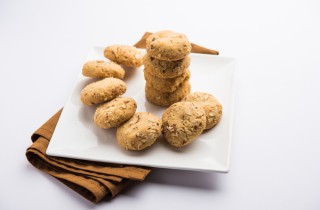 Biscotti salati con frutta secca: la ricetta facile e gustosa