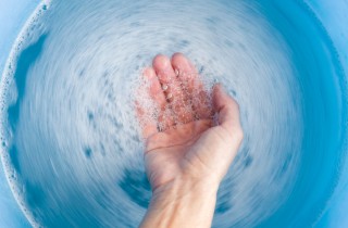 Come capire se un capo stinge? Il trucco facilissimo