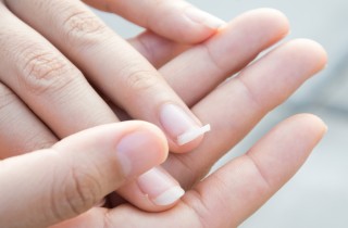 Come riparare un’unghia rotta in caso di emergenza