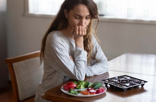 Bulimia, i sintomi da riconoscere subito