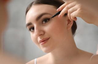 Come applicare l’eyeliner nella palpebra inferiore
