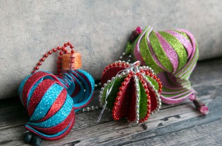 Palline albero di Natale originali: la soluzione bicolore in crepla fai da te