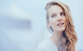 capelli ricci perfetti con la permanente