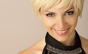 capelli taglio colore mèches mousse taft elastic testanera