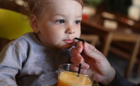 sicurezza bambino pappa seggiolone piattino protezione mamma 