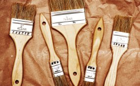 mobili legno vernice grattare restaurare riverniciare vecchio rinnovare 