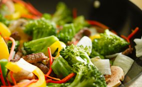 mangiare, cibarsi, cibo, pasto, pranzo, cena, cenare, pranzare, nutrirsi, sfamarsi, alimentarsi sogno