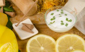 Trattamenti naturali per capelli grassi