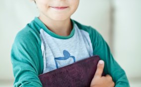 bambina vista da dietro