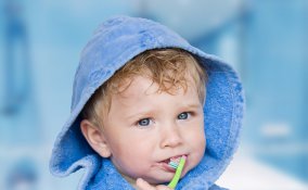 bambino e spazzolino