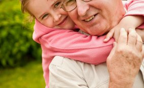 nonni,famiglia,aiuto,babysitter,bambini,scelta,obbligo