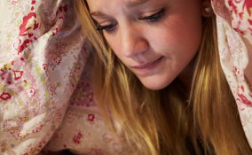 benessere dormire figli sonno ps sms errore adolescenza riposare indispensabile donne donna