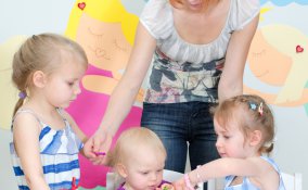 babysitter verificare professionalità figli rapporto controllo donne donna mamma  