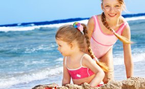 giovani sorelle al mare