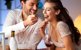 coppia cibo cena amore 