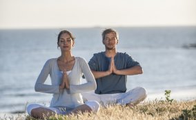 yoga, fa bene all’amore, intimità, sesso, intimità, yoga posizioni, corso