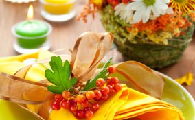 caldo-frutta-fiori-tavola