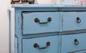 eliminare graffi e segni dai mobili