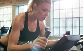 Spinning: tutti i consigli giusti per cominciare a pedalare in palestra