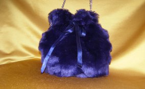 riciclo creativo, pelliccia, pellicciotto, borsa a secchiello, cucito come trasformare, come fare