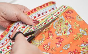 come fare decoupage, ritagliare carta decoupage