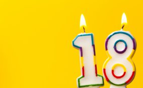 apparecchiare tavola 18 anni, decorazioni festa 18 anni