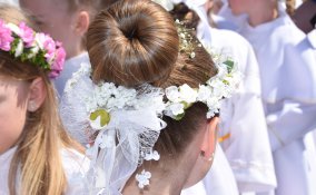 acconciature bimba comunione, acconciature per comunione