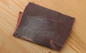 Come carteggiare e rinnovare un mobile in legno