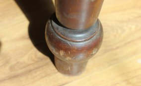 riciclo creativo mobili, riciclare piedi di legno