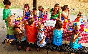 apparecchiare tavola merenda, decorare tavola bambini