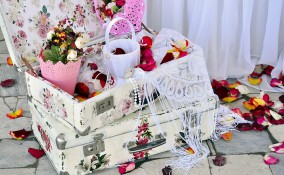 valigia decoupage, decorare vecchia valigia