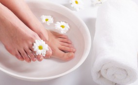 pediluvio, piedi gonfi, come farlo