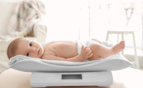 neonato, bilancia