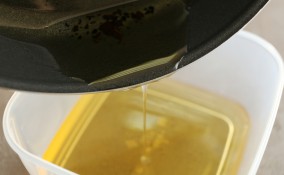 come smaltire olio fritto, come smaltire olio cucina, come smaltire olio esausto