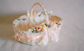 decorare cestini vimini, cestini vimini idee 