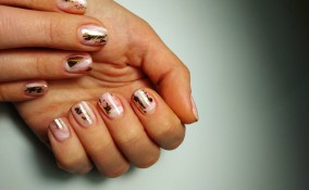 unghie dettagli gold