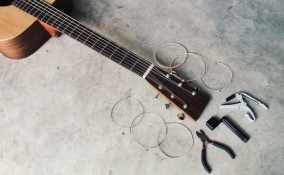 come sostituire corda chitarra, cambiare corda chitarra