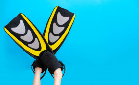 Nuotare con le pinne: consigli per principianti