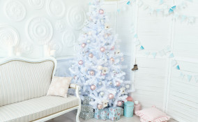 come decorare albero natale bianco, come decorare albero natale, decorazioni albero natale bianco