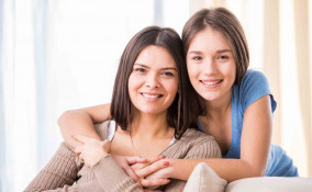 Mamma con figlia adolescente