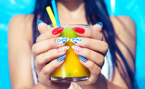 nail art estate, 2021 beauty trend, decorazione unghie