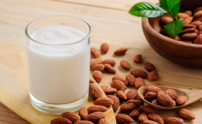 Latte di mandorle