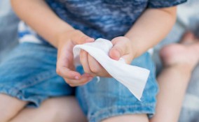 Dove si buttano le salviettine umidificate