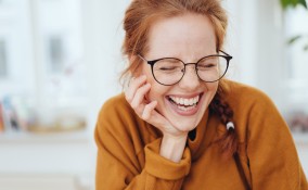 cosa fare se gli occhiali scivolano sul naso, occhiali scivolano sul naso