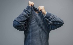Sognare di non riuscire a togliersi i vestiti