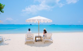 come passare il tempo sotto l'ombrellone, cosa fare sotto l'ombrellone