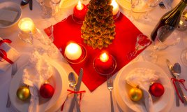 tavola-natale-oro-rosso-argento-apparecchiare
