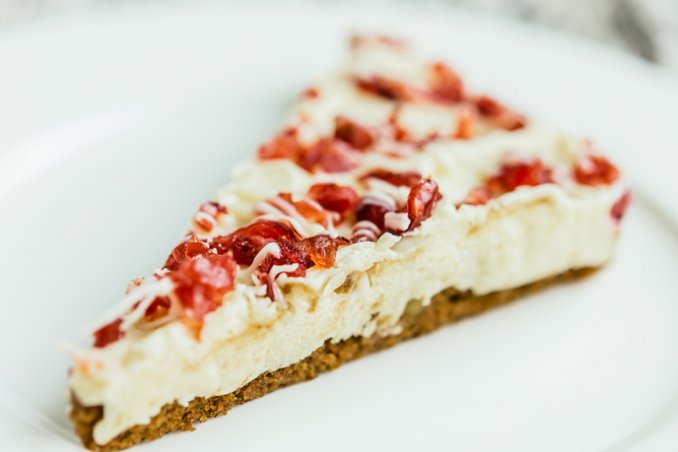 torta-panna montata-frutta-biscotti-dessert