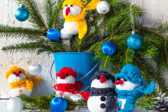 natale-decorazioni-pupazzi di neve-palline-albero di natale