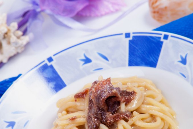 pasta spaghettoni natale acciughe mollica pane